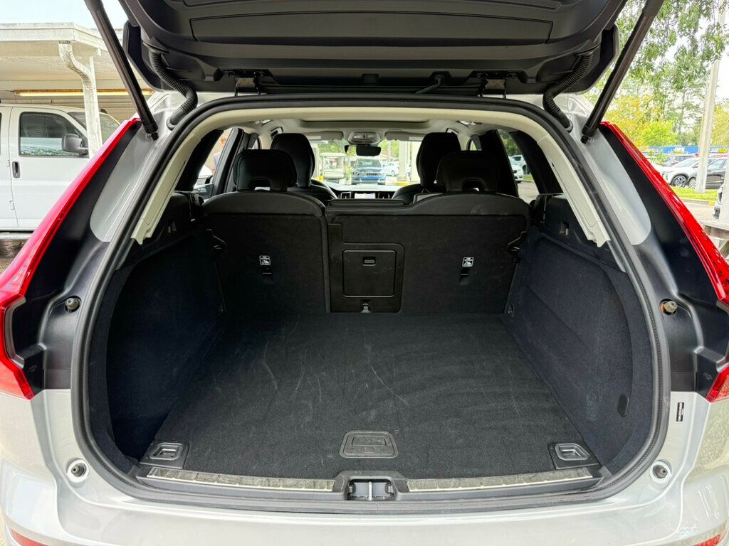 2025 Volvo XC60 B5 Plus photo 10
