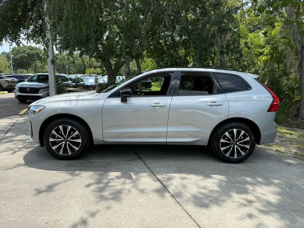 2025 Volvo XC60 B5 Plus photo 2