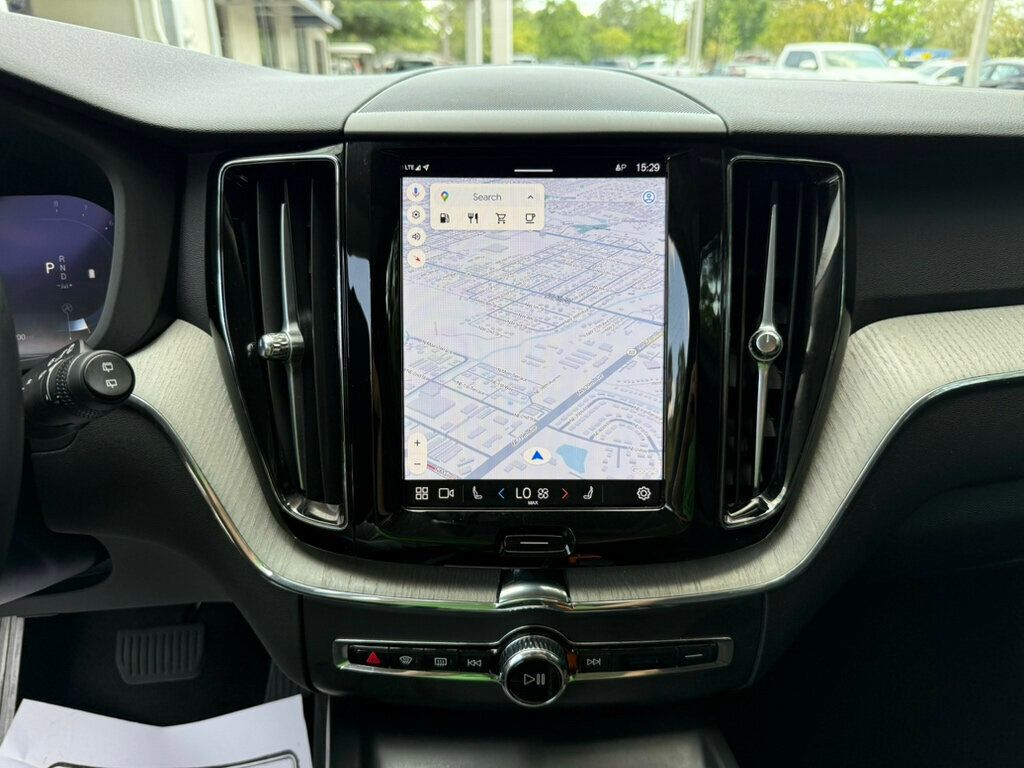 2025 Volvo XC60 B5 Plus photo 6