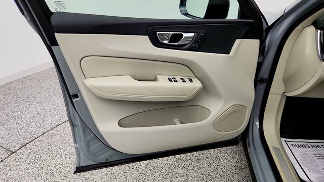 2025 Volvo XC60 B5 AWD Plus w/ 20'' Black Diamond Cut Alloy Wheels & Climate Pkg - 23057829 - 10