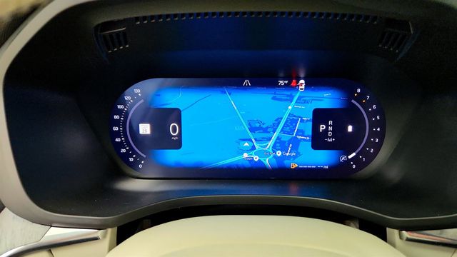 2025 Volvo XC60 B5 AWD Plus w/ 20'' Black Diamond Cut Alloy Wheels & Climate Pkg - 23057829 - 14