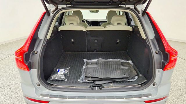 2025 Volvo XC60 B5 AWD Plus w/ 20'' Black Diamond Cut Alloy Wheels & Climate Pkg - 23057829 - 21