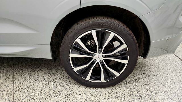 2025 Volvo XC60 B5 AWD Plus w/ 20'' Black Diamond Cut Alloy Wheels & Climate Pkg - 23057829 - 8