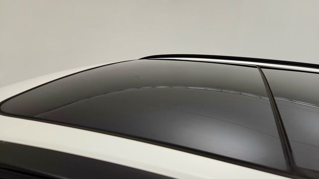 2025 Volvo XC60 B5 AWD Plus w/ Climate Pkg & 20'' Black Diamond Cut Wheels - 23089272 - 9