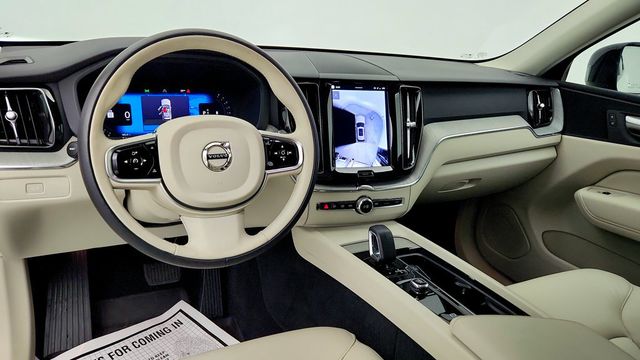 2025 Volvo XC60 B5 AWD Plus w/ Climate Pkg & 20'' Black Diamond Cut Wheels - 23089272 - 11