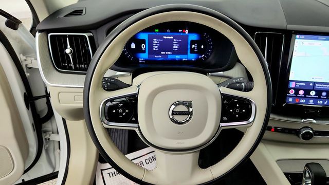 2025 Volvo XC60 B5 AWD Plus w/ Climate Pkg & 20'' Black Diamond Cut Wheels - 23089272 - 12