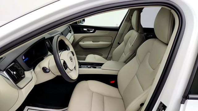 2025 Volvo XC60 B5 AWD Plus w/ Climate Pkg & 20'' Black Diamond Cut Wheels - 23089272 - 18
