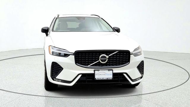 2025 Volvo XC60 B5 AWD Plus w/ Climate Pkg & 20'' Black Diamond Cut Wheels - 23089272 - 1