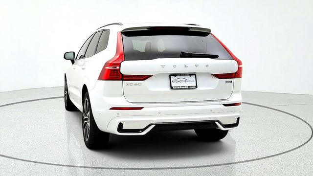 2025 Volvo XC60 B5 AWD Plus w/ Climate Pkg & 20'' Black Diamond Cut Wheels - 23089272 - 5