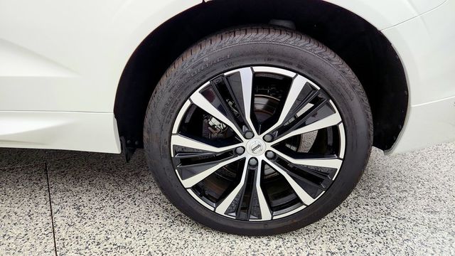2025 Volvo XC60 B5 AWD Plus w/ Climate Pkg & 20'' Black Diamond Cut Wheels - 23089272 - 8