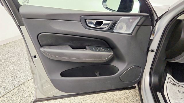 2025 Volvo XC60 B5 AWD Ultra w/ Bowers & Wilkins & Air Suspension - 23046015 - 10