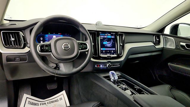 2025 Volvo XC60 B5 AWD Ultra w/ Bowers & Wilkins & Air Suspension - 23046015 - 11