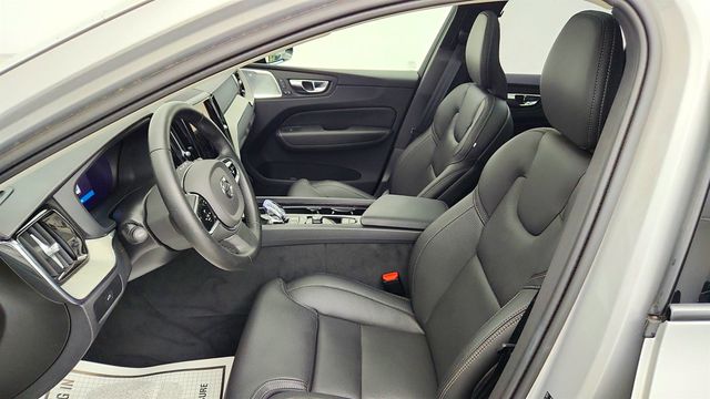 2025 Volvo XC60 B5 AWD Ultra w/ Bowers & Wilkins & Air Suspension - 23046015 - 19