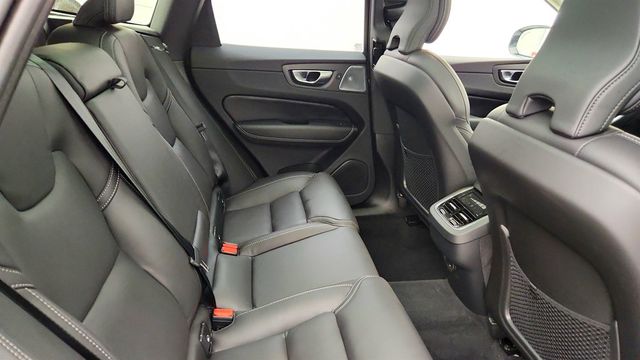 2025 Volvo XC60 B5 AWD Ultra w/ Bowers & Wilkins & Air Suspension - 23046015 - 22