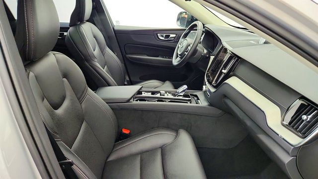 2025 Volvo XC60 B5 AWD Ultra w/ Bowers & Wilkins & Air Suspension - 23046015 - 23