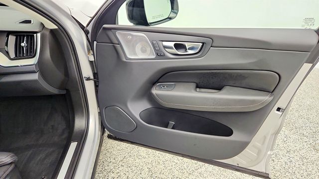 2025 Volvo XC60 B5 AWD Ultra w/ Bowers & Wilkins & Air Suspension - 23046015 - 25