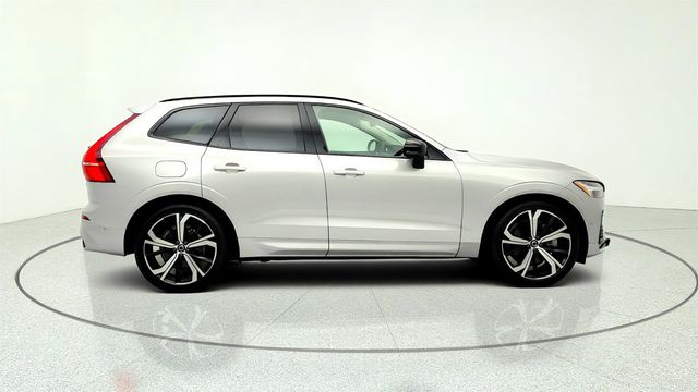 2025 Volvo XC60 B5 AWD Ultra w/ Bowers & Wilkins & Air Suspension - 23046015 - 3