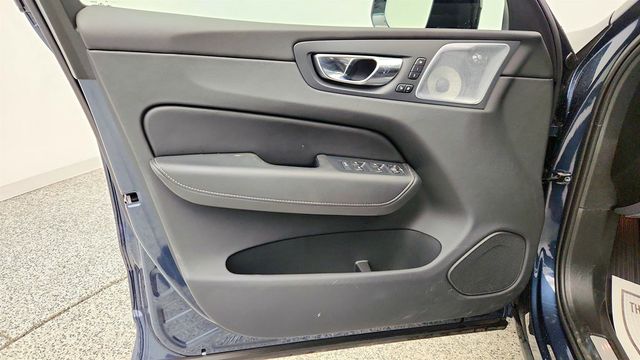 2025 Volvo XC60 B5 AWD Ultra w/ B&W Premium Sound & Active Chassis - 23015758 - 10