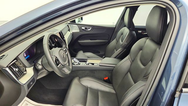2025 Volvo XC60 B5 AWD Ultra w/ B&W Premium Sound & Active Chassis - 23015758 - 19