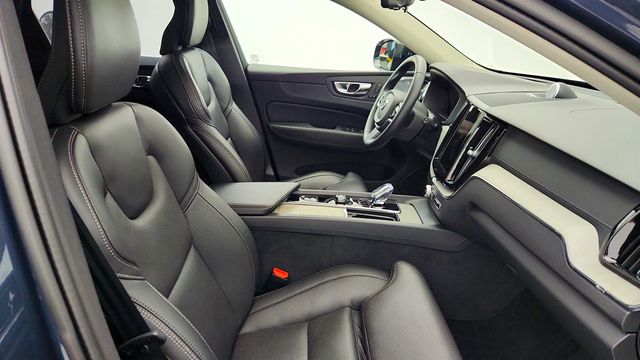 2025 Volvo XC60 B5 AWD Ultra w/ B&W Premium Sound & Active Chassis - 23015758 - 23