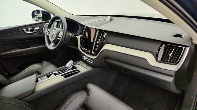 2025 Volvo XC60 B5 AWD Ultra w/ B&W Premium Sound & Active Chassis - 23015758 - 24