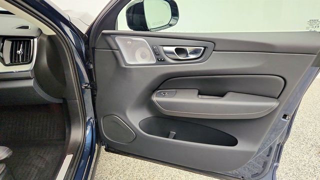 2025 Volvo XC60 B5 AWD Ultra w/ B&W Premium Sound & Active Chassis - 23015758 - 25