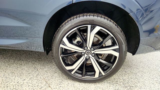 2025 Volvo XC60 B5 AWD Ultra w/ B&W Premium Sound & Active Chassis - 23015758 - 8