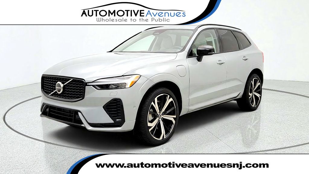 2025 Volvo XC60 Plug-In Hybrid T8 AWD Ultra w/ Climate Pkg & 21'' Black Diamond Cut Wheels - 23089268 | Video 1