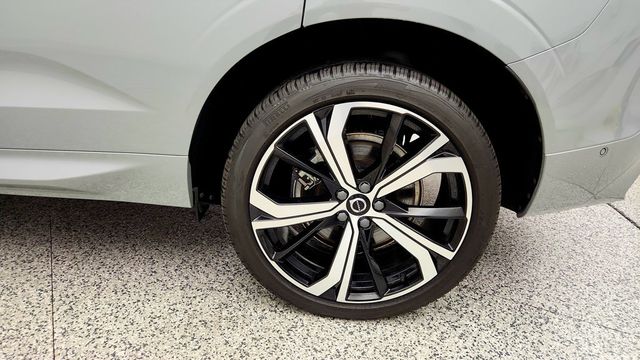2025 Volvo XC60 Plug-In Hybrid T8 AWD Ultra w/ Climate Pkg & 21'' Black Diamond Cut Wheels - 23089268 - 8