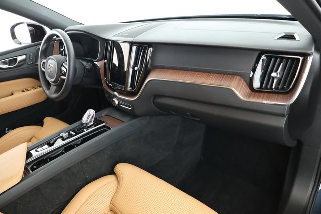 2025 Volvo XC60 Plug-In Hybrid T8 AWD Ultra with 22'' Wheels + Protection & Climate Packages - 22912092 - 22