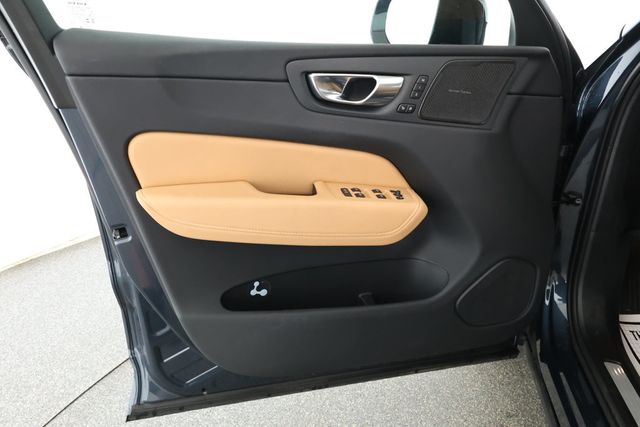2025 Volvo XC60 Plug-In Hybrid T8 AWD Ultra with 22'' Wheels + Protection & Climate Packages - 22912092 - 8