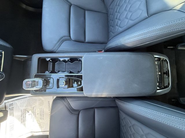 2025 Volvo XC90 2025.5 B6 AWD Plus 6-Seater w/ harman/kardon Audio & 22in Wheels - 23082858 - 17