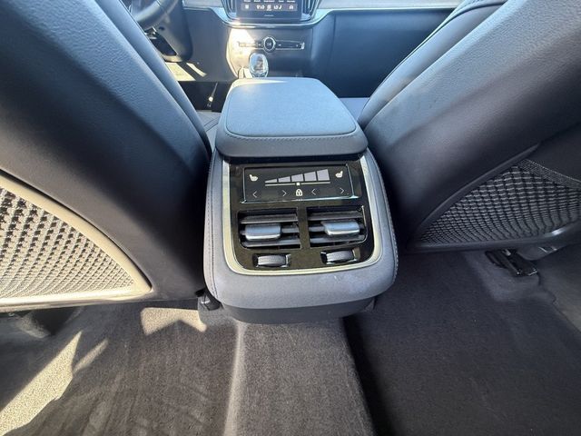 2025 Volvo XC90 2025.5 B6 AWD Plus 6-Seater w/ harman/kardon Audio & 22in Wheels - 23082858 - 27