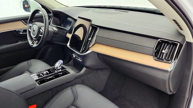 2025 Volvo XC90 2025.5 B6 AWD Plus 7-Seater - 22963980 - 26