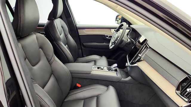 2025 Volvo XC90 2025.5 B6 AWD Ultra 7-Seater w/ B&W High Premium Audio - 23081751 - 23