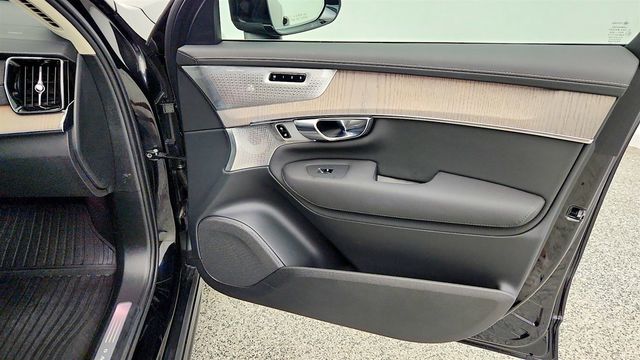 2025 Volvo XC90 2025.5 B6 AWD Ultra 7-Seater w/ B&W High Premium Audio - 23081751 - 25
