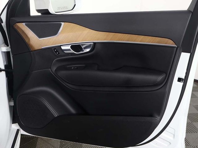 2025 Volvo XC90 B5 AWD Plus 7-Seater - 23074512 - 28