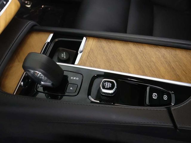 2025 Volvo XC90 B5 AWD Plus 7-Seater - 23074512 - 53