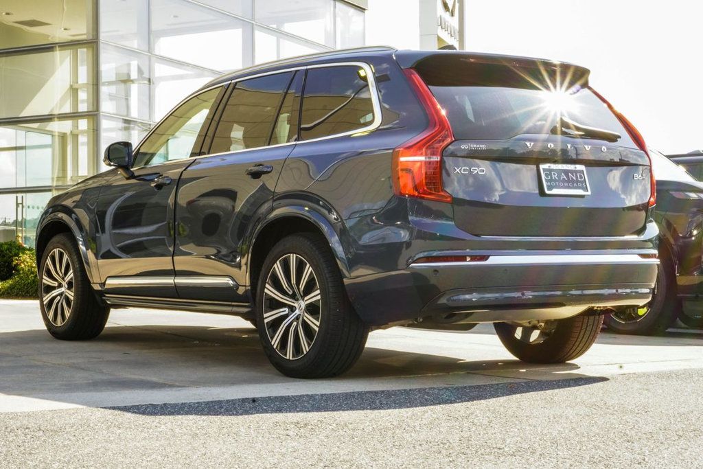 Volvo XC90 photo 11