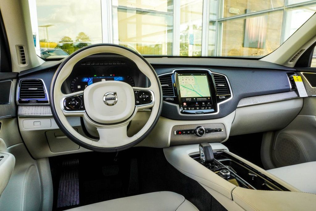 Volvo XC90 photo 16