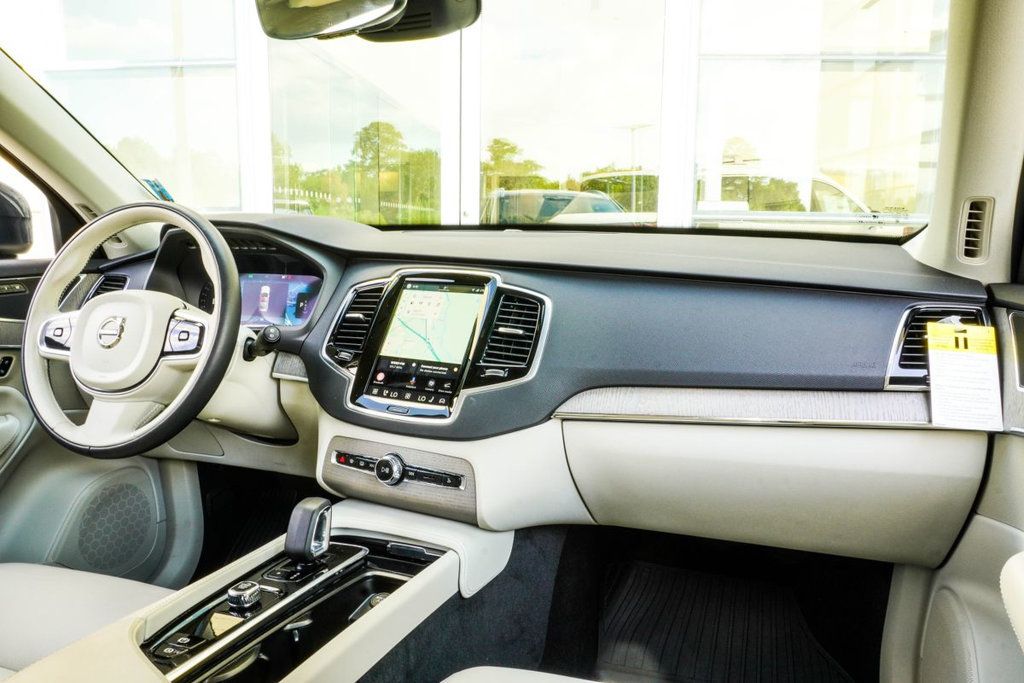 Volvo XC90 photo 19