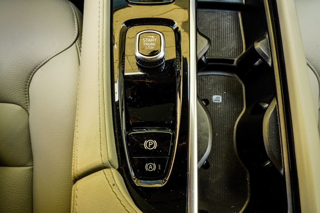 Volvo XC90 photo 22