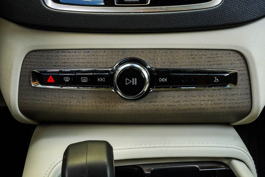 Volvo XC90 photo 24