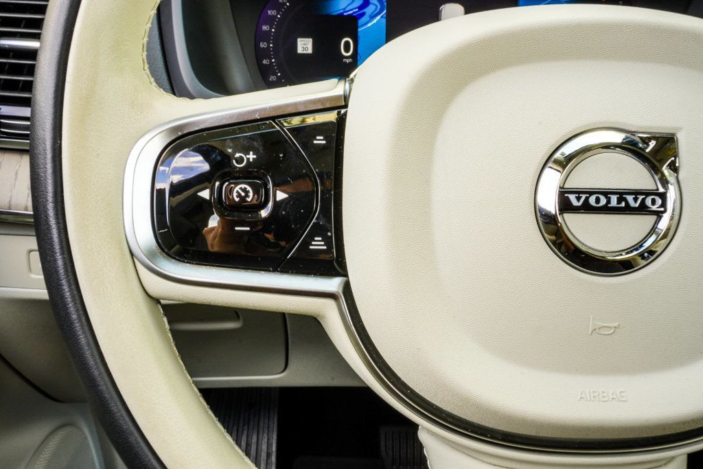 Volvo XC90 photo 31
