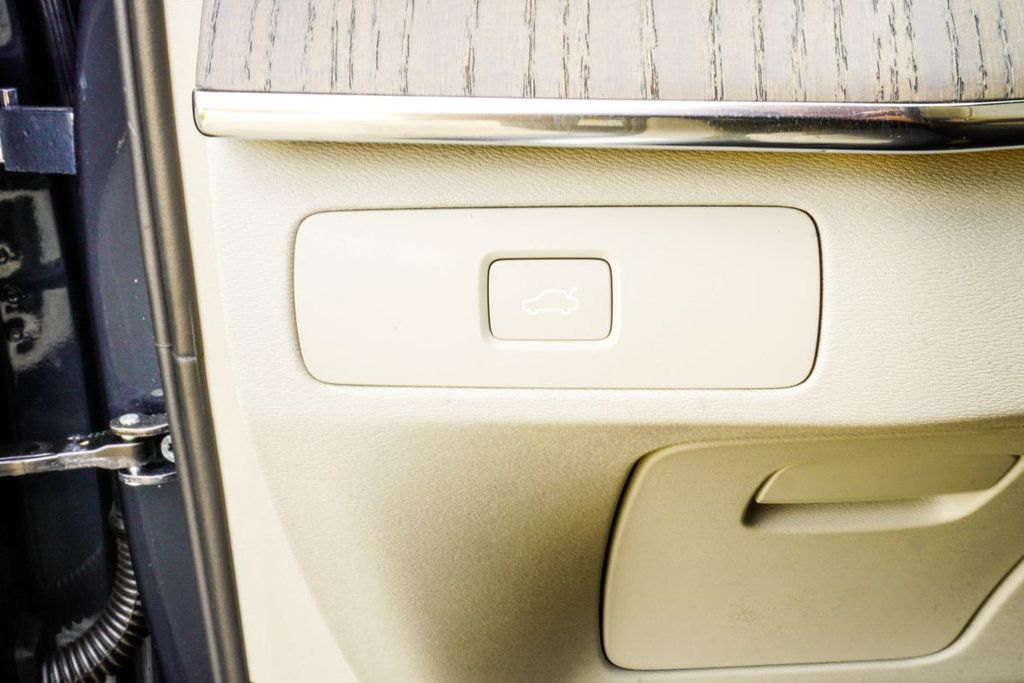 Volvo XC90 photo 32