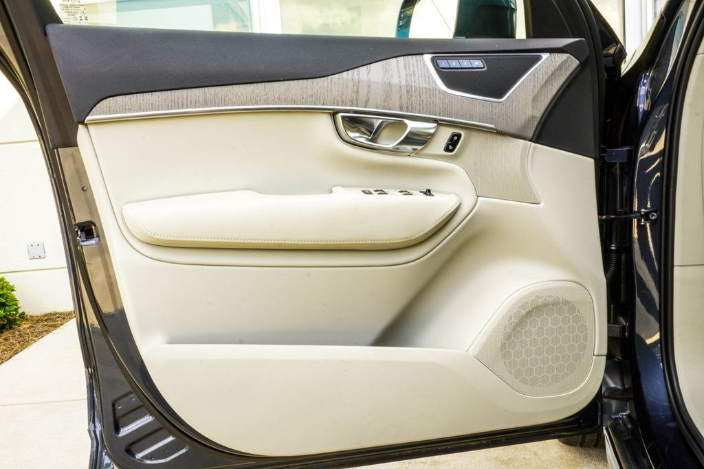 Volvo XC90 photo 33