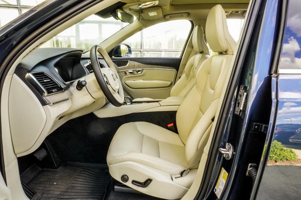 Volvo XC90 photo 36