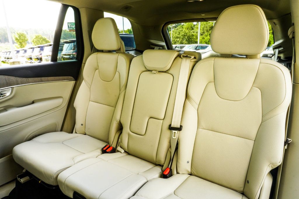 Volvo XC90 photo 38