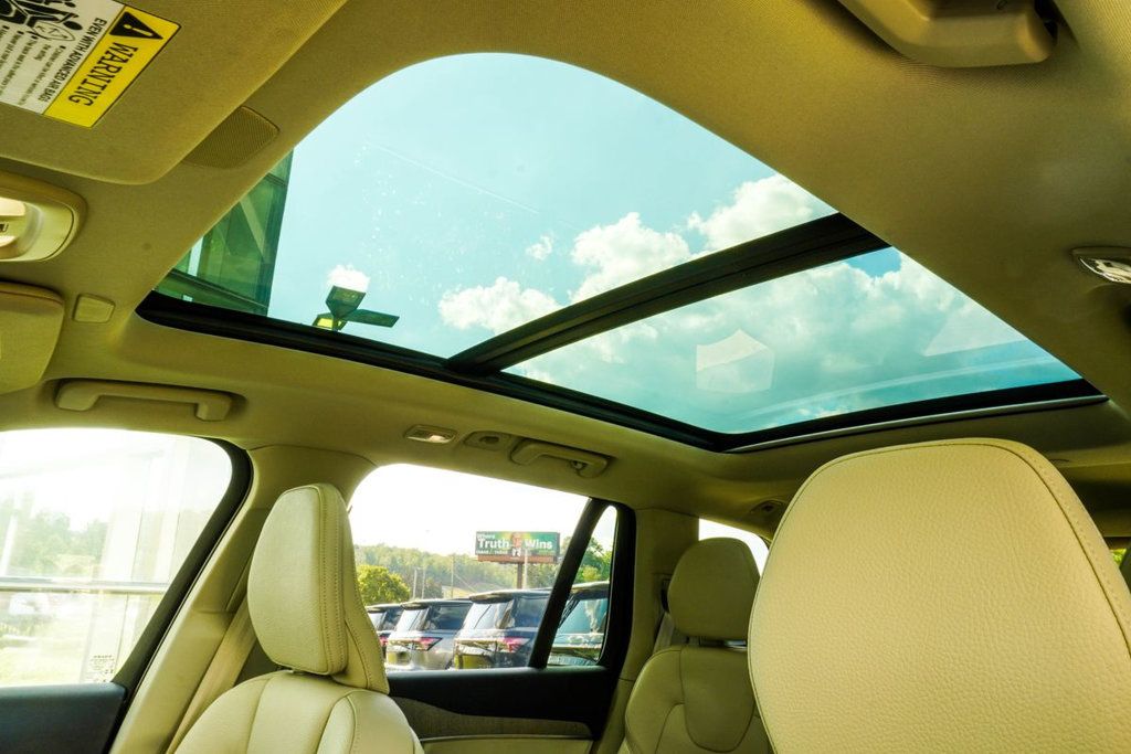 Volvo XC90 photo 39