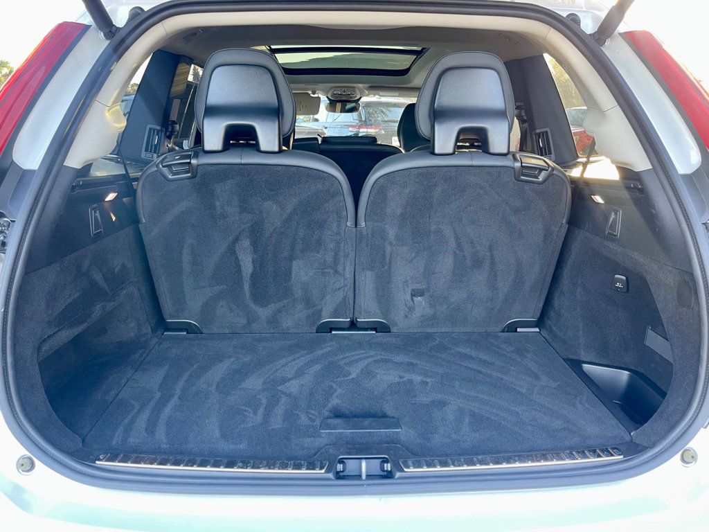 2025 Volvo XC90 AWD Plus photo 4